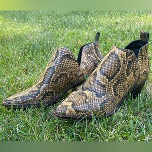 Dolce Vita brown pointed toe snakeskin booties size 8.5